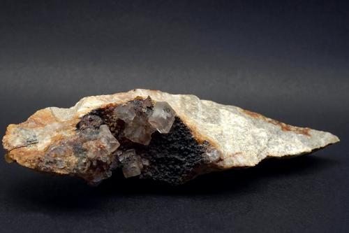 Fluorite Quartz<br />Marsanges Mine, La Grande Faille, Langeac, Brioude, Haute-Loire, Auvergne-Rhône-Alpes, France<br />9,5 x 2 x 2 cm. / 82 g<br /> (Author: DanovskiM)