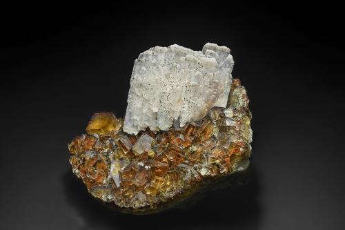 Barite, Fluorite, Chalcopyrite<br />Bäuerin Mine, Schottenberg, Frohnau, Annaberg-Buchholz, Annaberg District, Erzgebirgskreis, Saxony/Sachsen, Germany<br />9.5 x 6.5 cm<br /> (Author: am mizunaka)