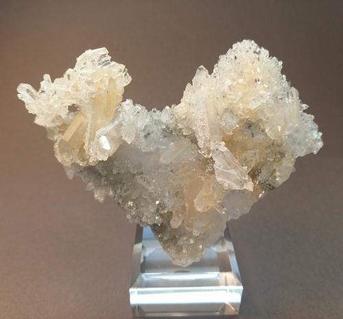 Quartz (twinned - La Gardette twin - and faden variety)<br />Cime de Caron,Vallée des Bellevilles, Orelle, Saint-Jean-de-Maurienne, Savoie, Auvergne-Rhône-Alpes, France<br />110mm x 35mm x 80mm<br /> (Author: Philippe Durand)
