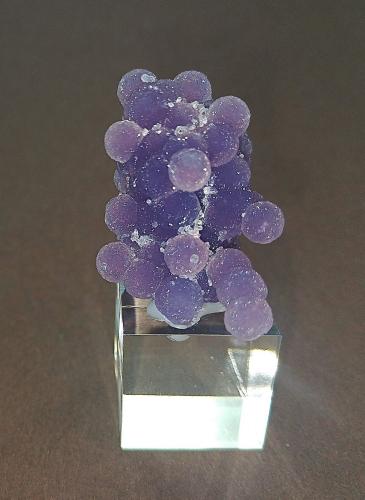 Quartz (variety amethyst)<br />Zona Mamuju, Provincia Sulawesi Barat, Indonesia<br />32mm X 25mm X 25mm<br /> (Author: Philippe Durand)