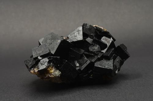 Fluorite<br />Bergmännisch Glück Mine, Frohnau, Annaberg-Buchholz, Annaberg District, Erzgebirgskreis, Saxony/Sachsen, Germany<br />4,4 x 3,2 x 2 cm.<br /> (Author: DanovskiM)