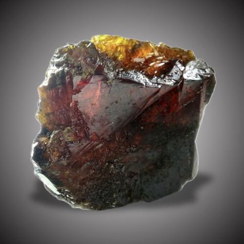 Esfalerita<br />Mina de Áliva (Mina Las Mánforas), nivel 4, zona Minera Áliva, Camaleño, Comarca Liébana, Cantabria, España<br />4,5x4,5cm<br /> (Autor: castrominerals)