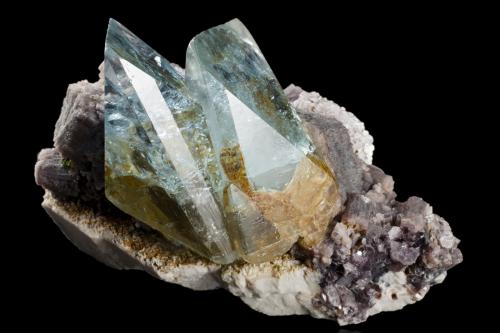 Topaz on Orthoclase with lepidolite<br />Xanda Mine, Virgem da Lapa, Vale do Jequitinhonha, Minas Gerais, Brazil<br />17.5 x 11 x 11 cm / main crystal: 9 cm<br /> (Author: MIM Museum)