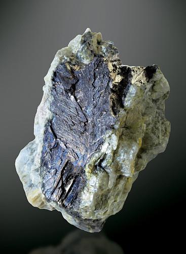 Bismuto<br />Mina Rubikon, Okongava Ost Farm 72, Distrito Karibib, Región Erongo, Namibia<br />20 mm<br /> (Autor: Borja Sainz de Baranda)