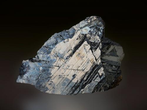 Antimonio<br />Mina Matilde (Mina Victoria), Arroyo de los Montes, La Viñuela, Comarca La Axarquía, Málaga, Andalucía, España<br />30 mm<br /> (Autor: Borja Sainz de Baranda)