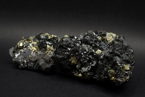 Sphalerite, Chalcopyrite, Galena<br />Mina Borieva, Zona minera Madan, Montes Rhodope, Smolyan Oblast, Bulgaria<br />8x5x2,2 cm<br /> (Author: DanovskiM)