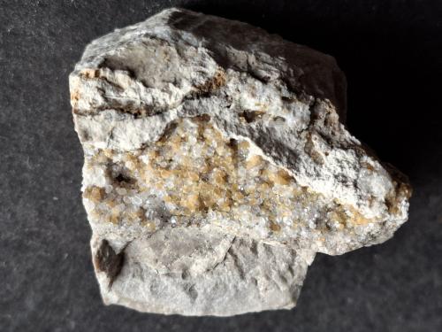 Smithsonite, Calcite<br />Mina Feigenstein, Monte Wannig, Nassereith, Distrito Imst, Tirol Norte, Tirol, Austria<br />4 x 3,5 cm<br /> (Author: Volkmar Stingl)