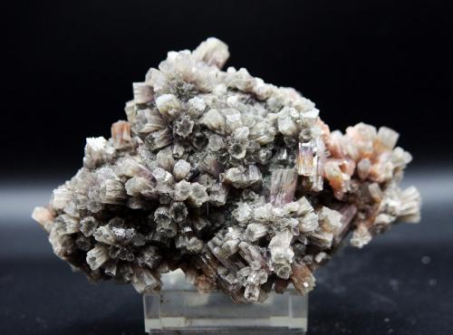 Aragonito<br />Afloramiento del Keuper, Los Barrancos, Camporrobles, Comarca	Requena-Utiel, Valencia / València, Comunidad Valenciana / Comunitat Valenciana, España<br />9 x 6 cm<br /> (Autor: Pedro Antonio)