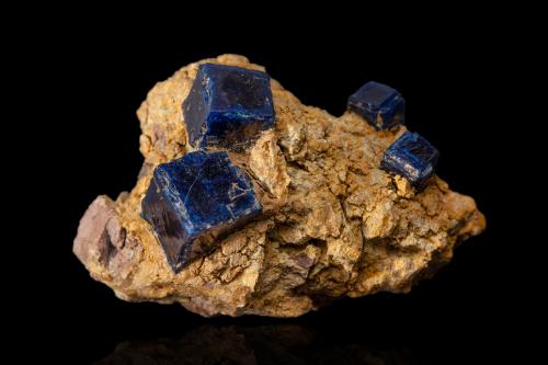 Pseudoboleite<br />Amelia Mine, Santa Rosalía (El Boleo), Boleo District, Municipio Mulegé, Baja California Sur, Mexico<br />5 x 3.5 x 3.5 cm / main crystal: 1.7 cm<br /> (Author: MIM Museum)