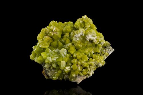Pyromorphite<br />San Andrés Mine, del tunel pocket, Espiel, Comarca Valle del Guadiato, Córdoba, Andalusia, Spain<br />10 x 8 x 4 cm / main crystal: 1 cm<br /> (Author: MIM Museum)