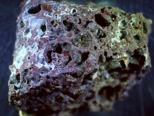 Erionite<br />Pauliberg Hill, Markt Sankt Martin, District Oberpullendorf, Burgenland, Austria<br />1,5 x 1 cm<br /> (Author: Volkmar Stingl)