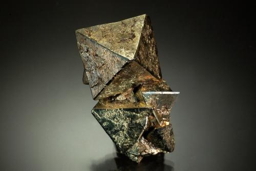 Pyrite<br />Mina Quiruvilca (Mina La Libertad), Distrito Quiruvilca, Provincia Santiago de Chuco, Departamento La Libertad, Perú<br />4.3 x 2.5 x 2.5 cm<br /> (Author: Michael Shaw)