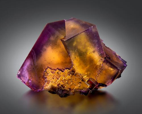 Fluorite<br />Denton Mine, North End area, 'Lillie Pod', Rosiclare formation, Goose Creek Mine group, Harris Creek Sub-District, Hardin County, Illinois, USA<br />16 x 13 x 11 cm / main crystal: 11 cm<br /> (Author: MIM Museum)