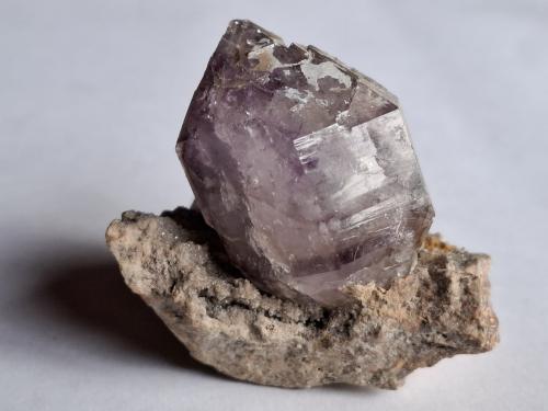Quartz (variety amethyst)<br />Kedon area, Severo-Evensky District, Magadán Oblast , Russia<br />4,5 x 3,5 cm<br /> (Author: Volkmar Stingl)