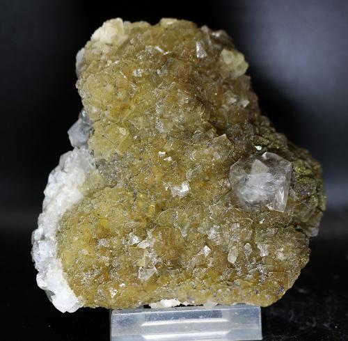 Fluorita y calcita<br />Mina Moscona, El Llano, Solís, Corvera de Asturias, Comarca Avilés, Principado de Asturias (Asturias), España<br />9 x 9 cm<br /> (Autor: Pedro Antonio)