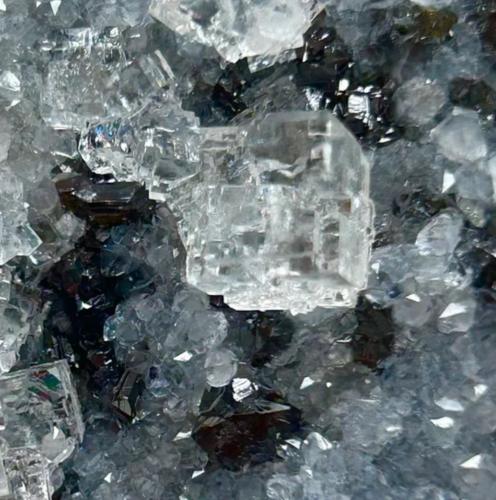 Esfalerita, Fluorita y Cuarzo<br />Mina La Viesca, zona minera de La Collada, Huergo, Siero, Comarca Oviedo, Principado de Asturias (Asturias), España<br /><br /> (Autor: castrominerals)