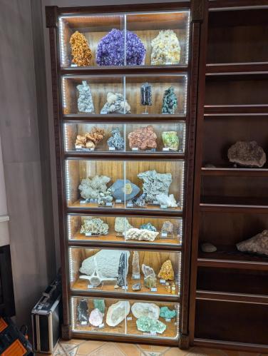 Vista general de la colección. Algunas baldas están a la espera de reorganizarse cuando esté acabado el segundo módulo. (Autor: ARS88)