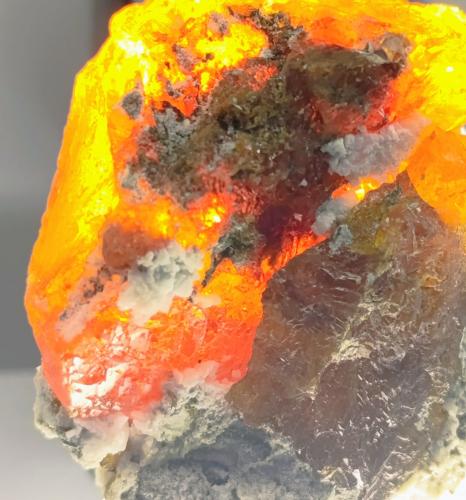 Esfalerita.<br />Mina de Áliva (Mina Las Mánforas), zona minera Áliva, macizo Picos de Europa, Camaleño, Comarca Liébana, Cantabria, España<br />7''5 x 5 cm<br /> (Autor: AntonioJesus)