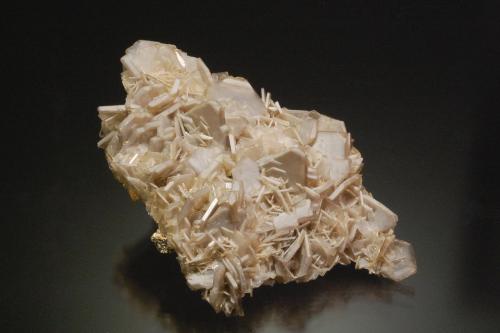Barite<br />Mina Quiruvilca (Mina La Libertad), Distrito Quiruvilca, Provincia Santiago de Chuco, Departamento La Libertad, Perú<br />13.0 x 7.5 x 2.0 cm<br /> (Author: Michael Shaw)