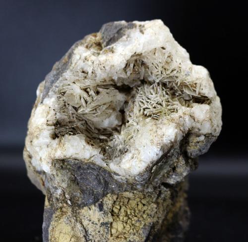 Calcita y Clinoptilolita<br />Cabezo Negro de Zeneta Volcano, Murcia, Comarca Huerta de Murcia, Region of Murcia (Murcia), Spain<br />14 x 7 cm<br /> (Autor: Pedro Antonio)