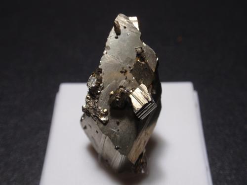 Pirita<br />Laki, Rhodope Mountains, Laki Municipality, Plovdiv Oblast, Bulgaria<br />15x35 mm<br /> (Autor: Ignacio)