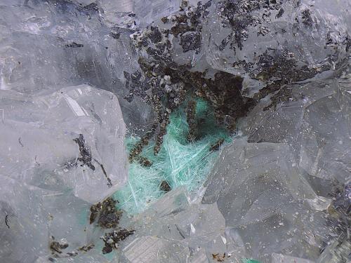 Mixita y beyerita<br />Antoñita Mine, Las Muleras, Pozoblanco, Comarca Los Pedroches, Córdoba, Andalusia, Spain<br />Campo de visión de  5 mm.<br /> (Autor: Antonio Carmona)