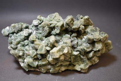 Heulandita-Ca con inclusiones de Celadonita<br />Savda, Sawade Pr Chandsar, Distrito Jalgaon, División Nashik, Maharashtra, India<br />140 x 70 mm.<br /> (Autor: Joaquin Blanco Cortina)