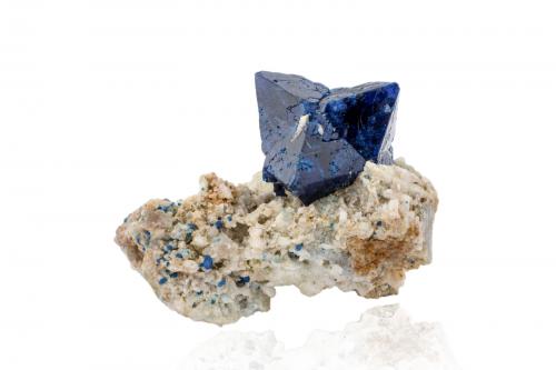 Cumengeite on Boleite<br />Mina Amelia, Santa Rosalía (El Boleo), Distrito Boleo, Municipio Mulegé, Baja California Sur, México<br />2 x 2 x 1.5 cm / main crystal: 1.5 cm<br /> (Author: MIM Museum)