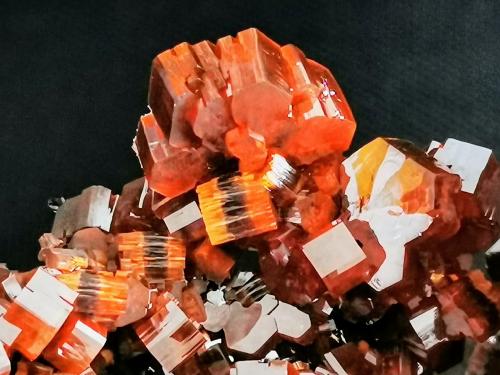 Vanadinite<br />Coud'a, distrito minero Mibladen, Mibladen, Midelt, Provincia Midelt, Región Drâa-Tafilalet, Marruecos<br />2cmx2cm<br /> (Author: Enrique Llorens)