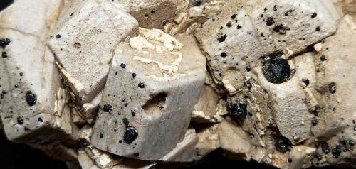 Albita<br />Xaltianguis, Municipio Acapulco, Guerrero, Mexico<br />110x60x40 mm.<br /> (Autor: Luis Edmundo Sánchez Roja)