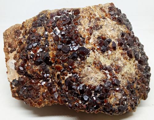 Grossularia<br />Cerro de la Concordia, Piedra Parada (Las Vigas), Municipio Tatatila, Veracruz (Veracruz de Ignacio de la Llave), México<br />120x90x60 mm.<br /> (Autor: Luis Edmundo Sánchez Roja)