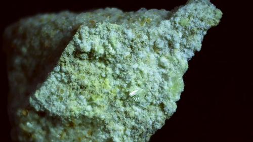 Metamunirite<br />D Day #1 Mine, D Day Mine Group, Thompsons District, Grand County, Utah, USA<br />0,8 x 0,6 cm<br /> (Author: Volkmar Stingl)