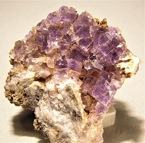 Fluorita<br />Cantera de Los Cobayos (La Paredona), zona minera de Berbes, Los Cobayos, Berbes, Ribadesella, Comarca del Oriente, Principado de Asturias (Asturias), España<br />5,5 x 5 cm<br /> (Autor: Frederic Varela)