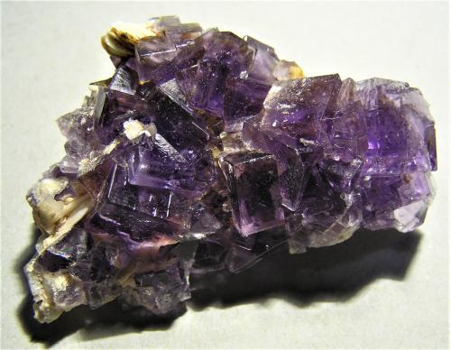 Fluorita<br />Cantera de Los Cobayos (La Paredona), zona minera de Berbes, Los Cobayos, Berbes, Ribadesella, Comarca del Oriente, Principado de Asturias (Asturias), España<br />6 x 4 cm<br /> (Autor: Frederic Varela)