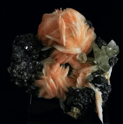 Cerusite and Baryte<br />Mina Les Dalles (Mina Lidal), distrito minero Mibladen, Mibladen, Midelt, Provincia Midelt, Región Drâa-Tafilalet, Marruecos<br />7 cm x 7 cm<br /> (Author: Enrique Llorens)