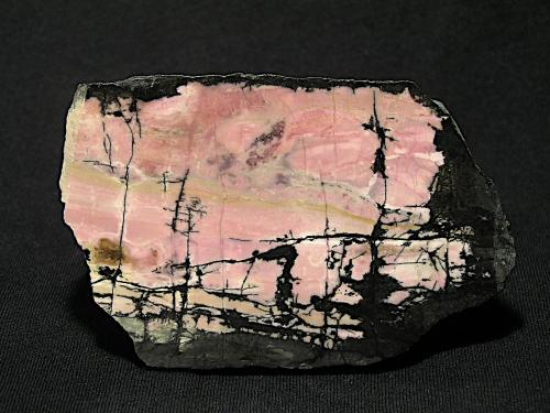 Piroxmangita, tefroíta<br />Mina Serrana, El Molar, Comarca Priorat, Tarragona, Catalonia / Catalunya, Spain<br />8 x 5,2 x 0,5 cm<br /> (Autor: Frederic Varela)