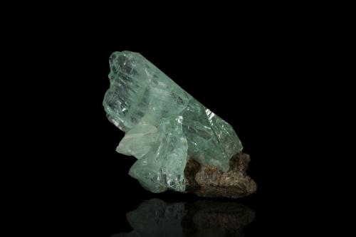 Fosfofilita en Casiterita<br />Mina Unificada, Cerro de Potosí (Cerro Rico), Potosí, Departamento Potosí, Bolivia<br />6 x 3.5 x 3 cm / Cristal principal: 4.9 cm<br /> (Autor: Museo MIM)