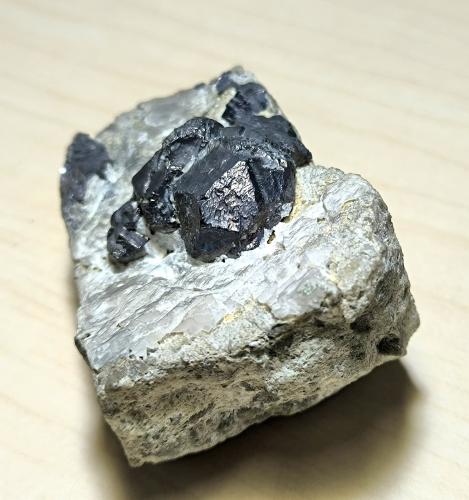 Galena, Calcita<br />La Martorellense Mine, Martorell-Castellví de Rosanes, Comarca Baix Llobregat, Barcelona, Catalonia / Catalunya, Spain<br />70 mm x 45 mm, cristal mayor: 20 mm, masa: 198 g.<br /> (Autor: Carles Millan)