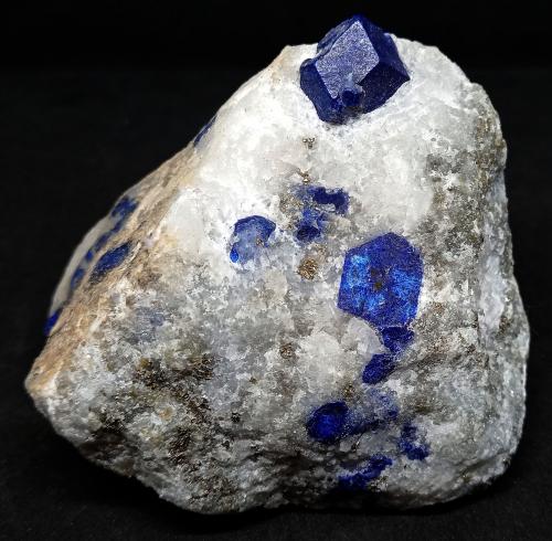 Lazurita<br />Ladjuar Medam, Sar-e Sang, Valle Koksha, Distritos Khash & Kuran Wa Munjan, Provincia Badakhshan, Afganistán<br />75x70x50 mm.<br /> (Autor: Luis Edmundo Sánchez Roja)