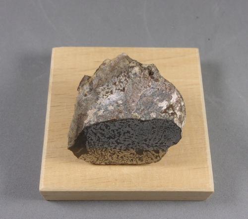 Bismuto<br />Svornost, Jachymov, Rep. Checa.<br />4 x 3,9 x 2,5 cm.  74,95 g.<br /> (Autor: J. G. Alcolea)