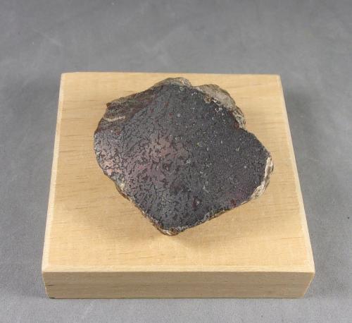 Bismuto<br />Svornost, Jachymov, Rep. Checa.<br />4 x 3,9 x 2,5 cm.  74,95 g.<br /> (Autor: J. G. Alcolea)