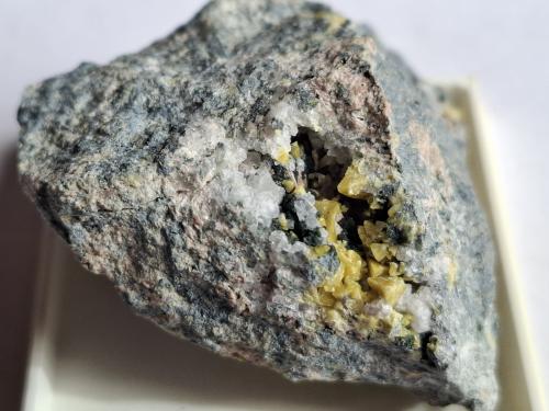 Helvine<br />Unverhofft Glück an der Achte Mine, Antonsthal, Breitenbrunn/Erzgebirge, Erzgebirgskreis, Saxony/Sachsen, Germany<br />4 x 3,5 cm<br /> (Author: Volkmar Stingl)