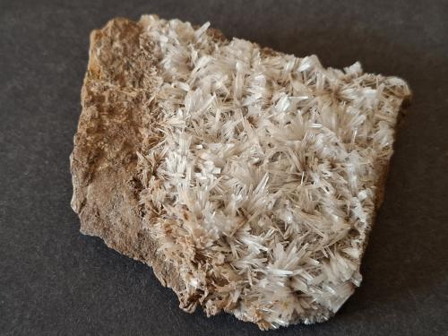 Aragonite<br />Erzberg, Eisenerz (Steiermark), Leoben District, Styria/Steiermark, Austria<br />6,5 x 5,5 cm<br /> (Author: Volkmar Stingl)