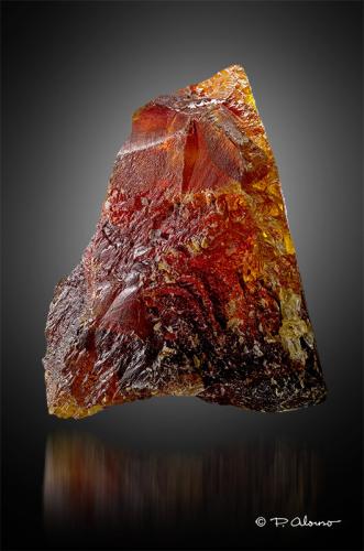 Esfalerita (variedad blenda acaramelada)<br />Mina de Áliva (Mina Las Mánforas), zona minera Áliva, macizo Picos de Europa, Camaleño, Comarca Liébana, Cantabria, España<br />5cm x 4cm x 4cm<br /> (Autor: Pere Alonso)