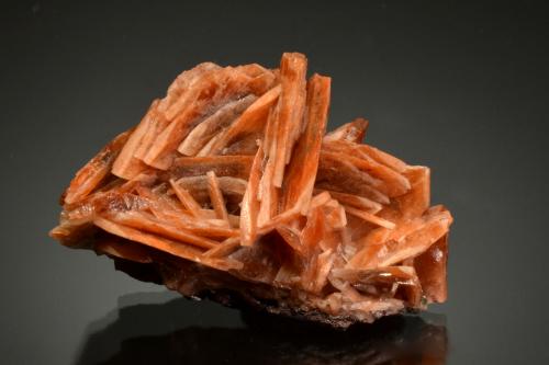 Barite<br />Mina Cary, Cordillera Gogebic, Hurley, Condado Iron, Wisconsin, USA<br />5.1 x 3.2 x 2.8 cm<br /> (Author: Michael Shaw)