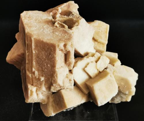 Microcline<br />Imilchil area, Anti-Atlas, Er Rachidia Province, Drâa-Tafilalet Region, Morocco<br />9cmx6cm<br /> (Author: Enrique Llorens)