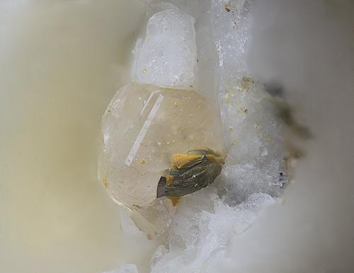 Monacita-(Ce)<br />Adra outcrops, Adra , Comarca Poniente Almeriense, Almería, Andalusia, Spain<br />Campo de visión de  1 mm.<br /> (Autor: Antonio Carmona)