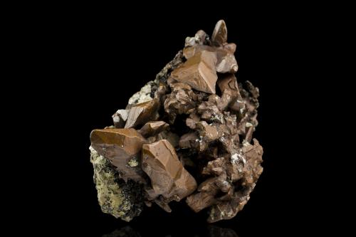 Copper on Copper with Quartz<br />Quincy Mine, Hancock, Houghton County, Michigan, USA<br />13 x 9 x 8.5 cm / main crystal: 4.5 cm<br /> (Author: MIM Museum)