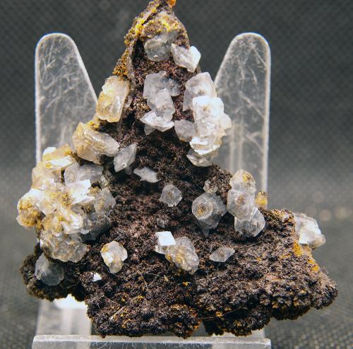 Calcita<br />Trinidad Mine, Cerros del Romeral y Pechón, Benalmádena-Mijas, Comarca Costa del Sol Occidental, Málaga, Andalusia, Spain<br />6 x 5.5 cm<br /> (Autor: Pedro Antonio)