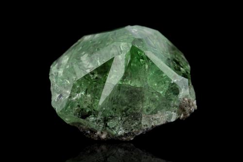 Grossularia<br />Merelani, Montes Lelatema, Distrito Simanjiro, Región Manyara, Tanzania<br />4 x 3 x 2 cm / Cristal principal: 3.9 cm<br /> (Autor: Museo MIM)